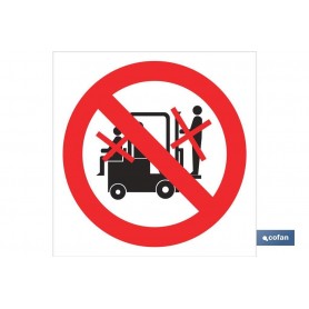 ▷ Cartel Prohibido personas en carretillas | Ferreidea
