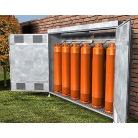 Puerta con marco en chapa galvanizada para alojar 6 botellas industriales de GLP. Medidas 2090x1400x5 mm
