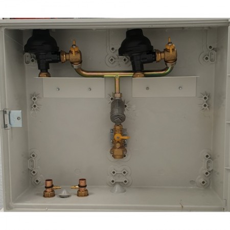 Armario MPA  BG8  con filtro entrada  polietileno Ø32  Ps: 20 mbar para dos contadores  G4 MERCAGAS