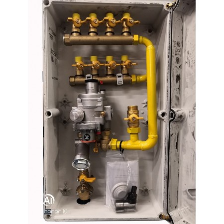 Armario MPB de 50 Nm3/h con Ps 150 mbar con 10 salidas Macho 1/2".  entrada PE Ø 32 MERCAGAS BE-50.10