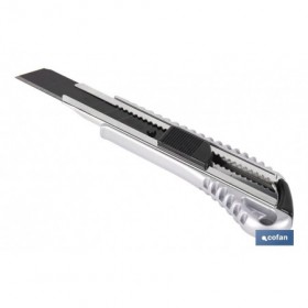 Cúter profesional de aluminio | Hoja negra SK2 | Sistema de bloqueo automático | Zona antideslizante | Disponible en 2 medidas