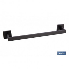 Toallero de baño negro mate | Material: acero inoxidable | Diseño cuadrado | Kit de fijación incluido | Medidas: 45 x 8 x 5,5 cm