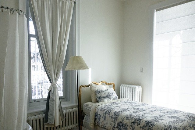 Tres formas de colocar cortinas en tu habitación